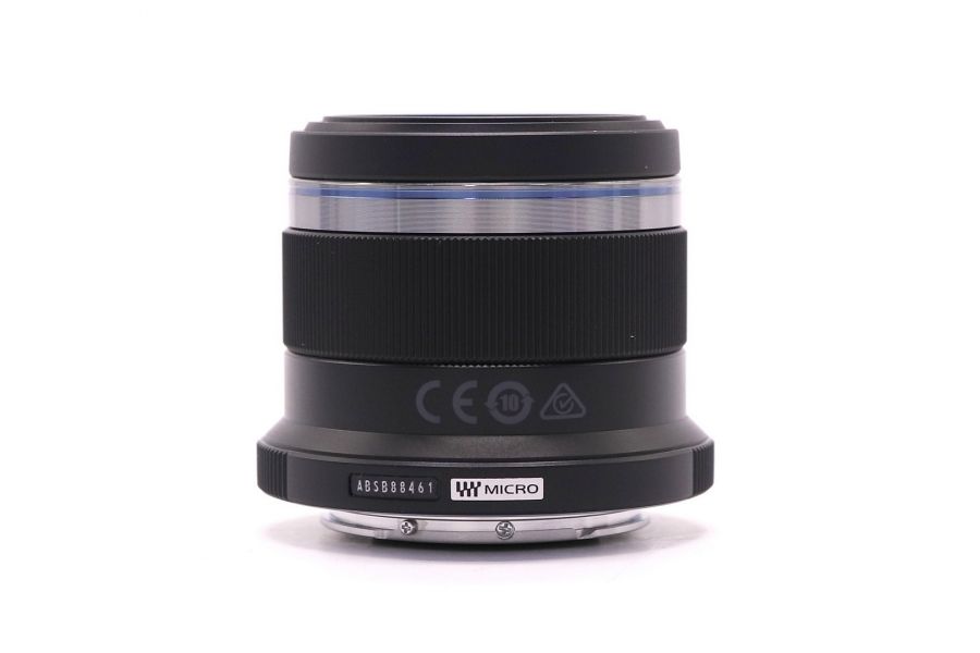 Черный Olympus Zuiko Digital 45mm F1.8 в упаковке