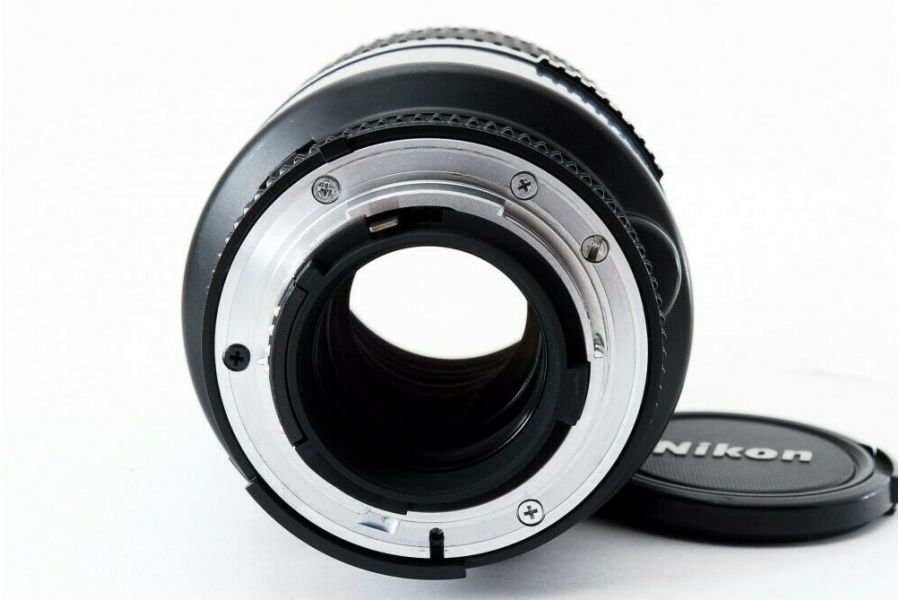 Nikon 105mm f/2.8 AF Micro Nikkor