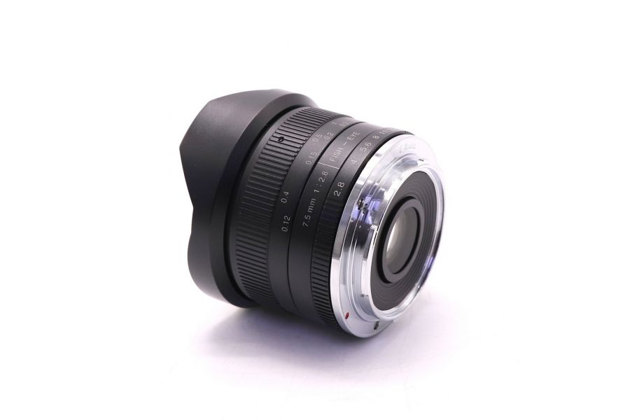 Объектив 7Artisans 7.5mm f/2.8 Sony E в упаковке