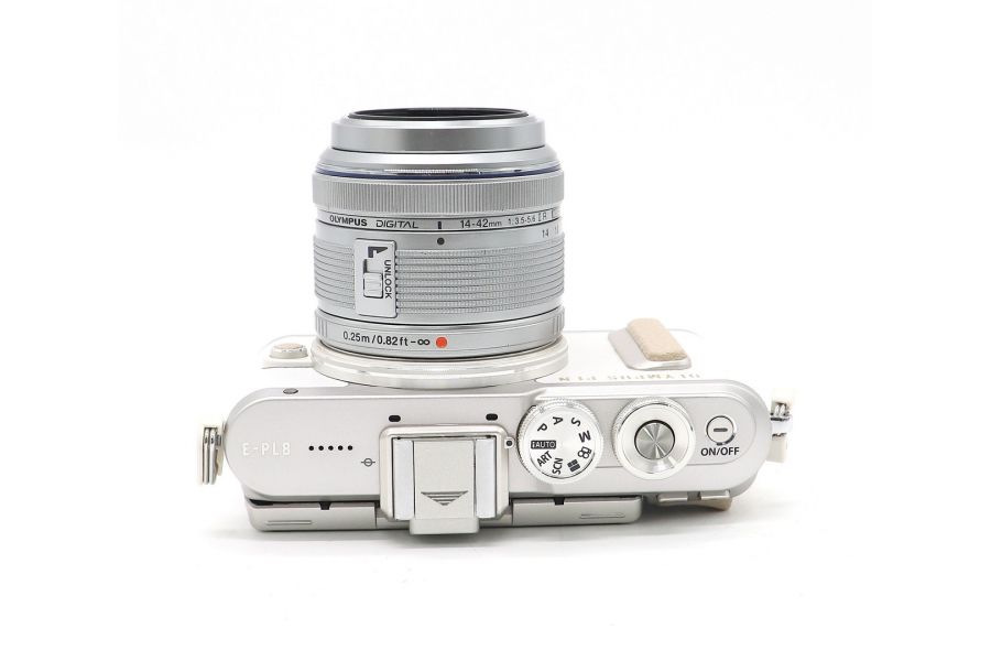 Olympus Pen E-PL8 kit в упаковке (пробег 1920 кадров)