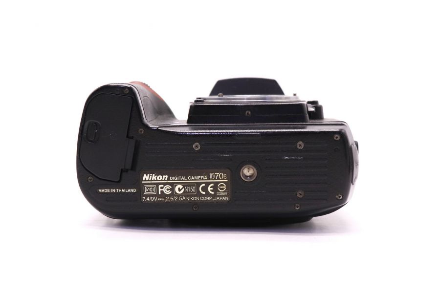 Nikon D70s body (пробег 31450 кадров)