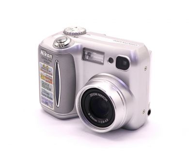 Nikon Coolpix 4300 (Japan)
