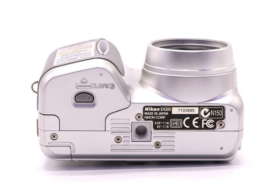 Nikon Coolpix 4300 (Japan)