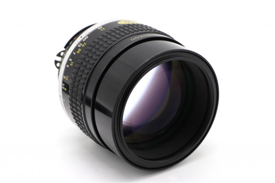 Nikon 105mm f/1.8 Nikkor (Japan, 1980)