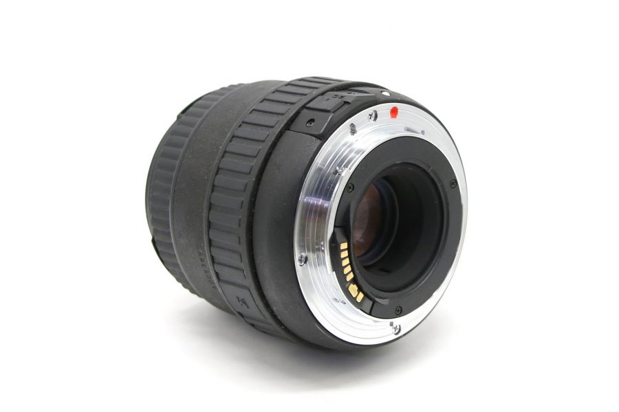 Sigma UC Zoom 28-70mm f/3.5-4.5 Multi-Coated (Japan, 2000)