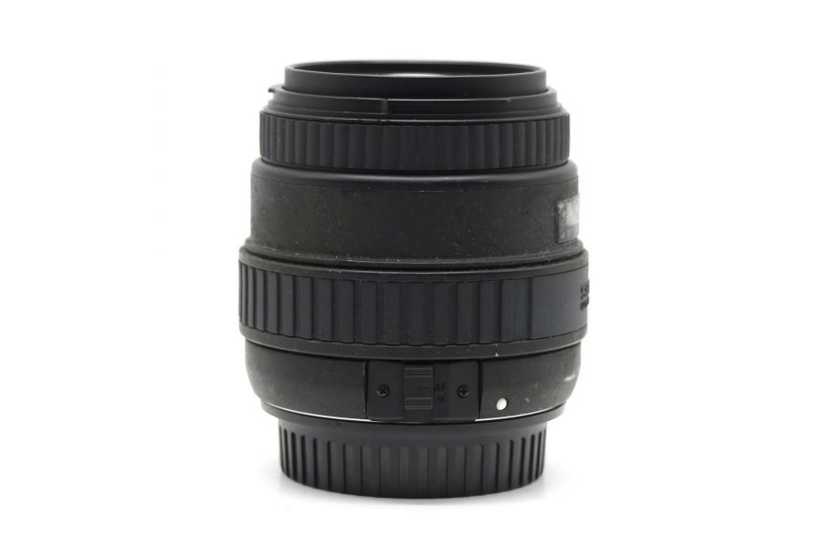 Sigma UC Zoom 28-70mm f/3.5-4.5 Multi-Coated (Japan, 2000)