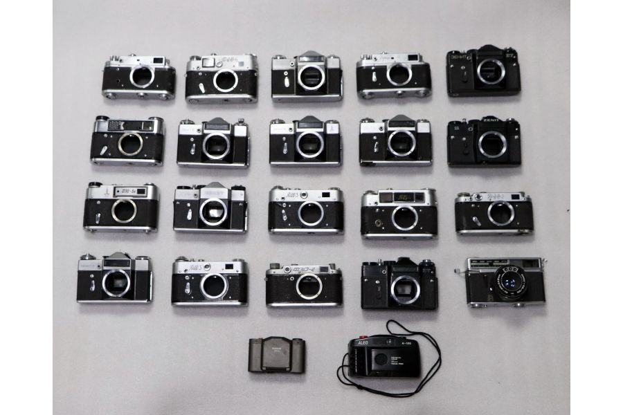 Фотоаппараты (22 штуки) и принадлежности №16