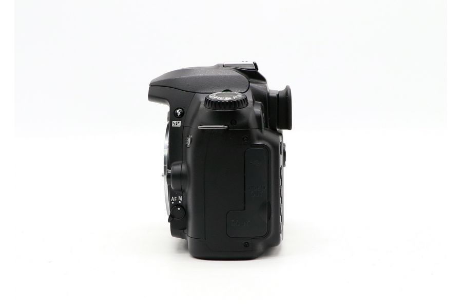 Nikon D50 body в упаковке (пробег 1825 кадров)