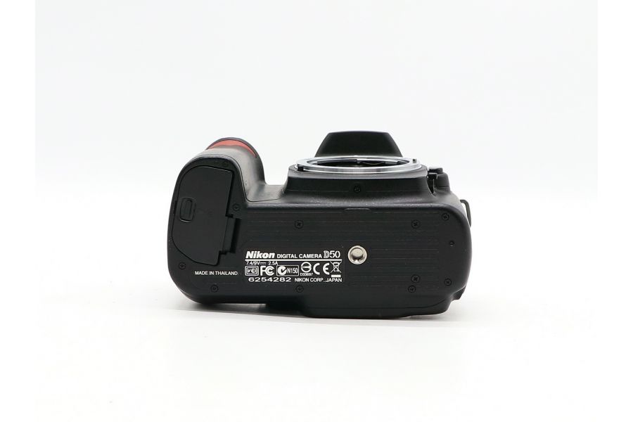 Nikon D50 body в упаковке (пробег 1825 кадров)