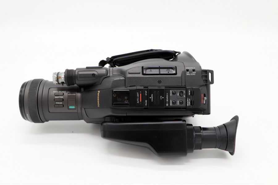 Видеокамера Panasonic NV-G303B