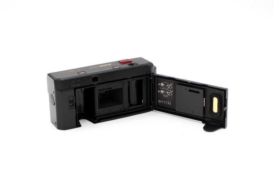 Фотоаппарат Yashica AW 818