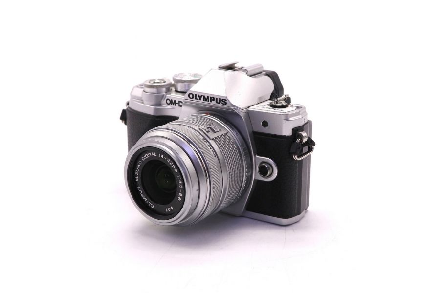Olympus OM-D E-M10 Mark III kit silver (пробег 30460 кадров)