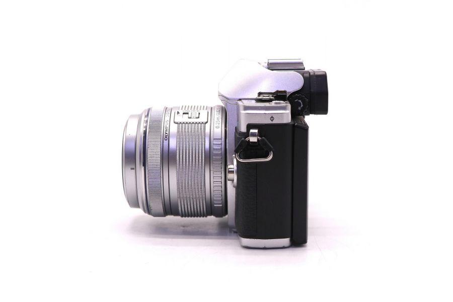 Olympus OM-D E-M10 Mark III kit silver (пробег 30460 кадров)