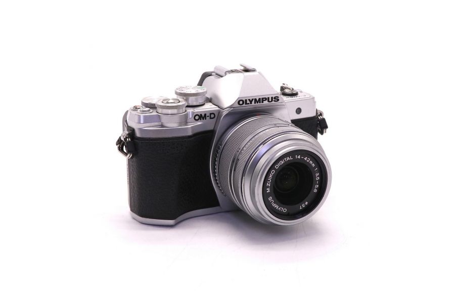 Olympus OM-D E-M10 Mark III kit silver (пробег 30460 кадров)