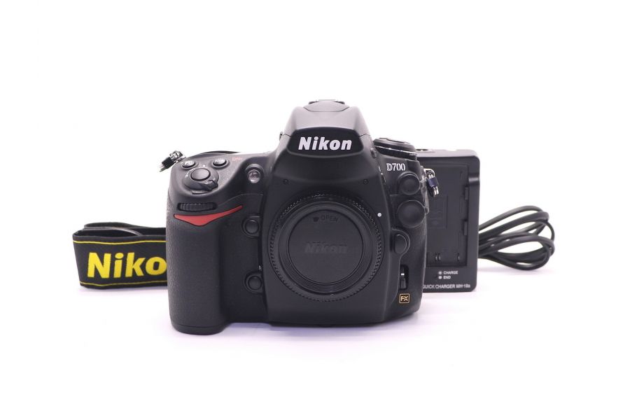 Nikon D700 body (пробег 4950 кадров)