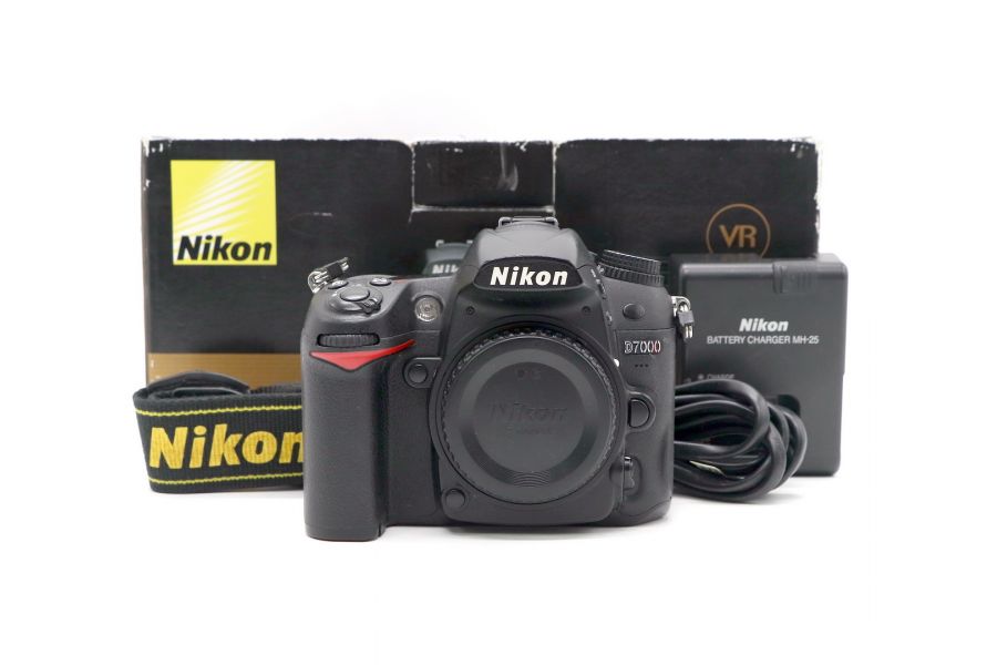 Nikon D7000 body в упаковке (пробег 3165 кадров) 
