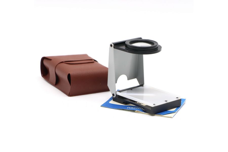 Приспособление для просмотра фотопленок и диапозитивов