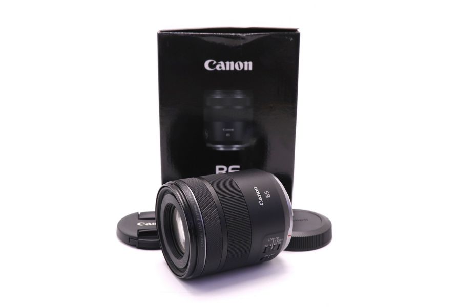 Объектив Canon RF 85mm f/2 Macro IS STM в упаковке