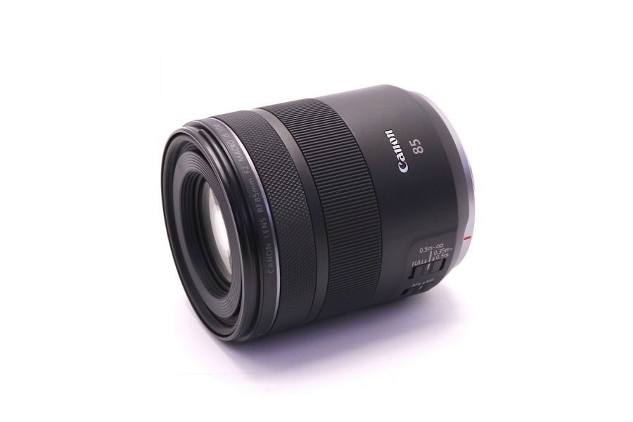 Объектив Canon RF 85mm f/2 Macro IS STM в упаковке