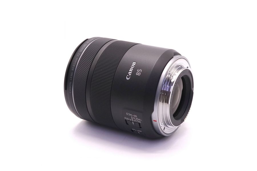Объектив Canon RF 85mm f/2 Macro IS STM в упаковке