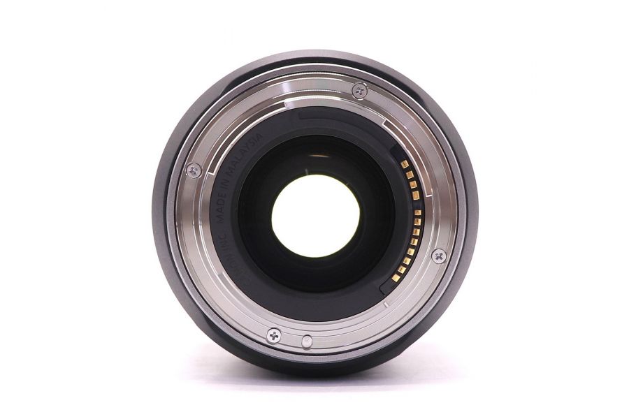 Объектив Canon RF 85mm f/2 Macro IS STM в упаковке
