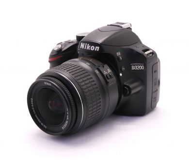 Nikon D3200 kit зеркальный (пробег 9250 кадров)