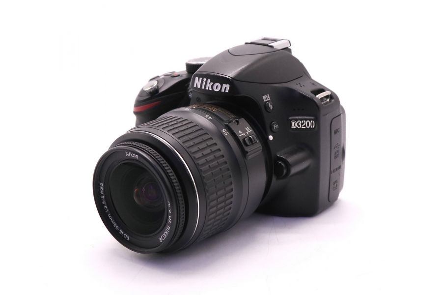Nikon D3200 kit зеркальный (пробег 9250 кадров)