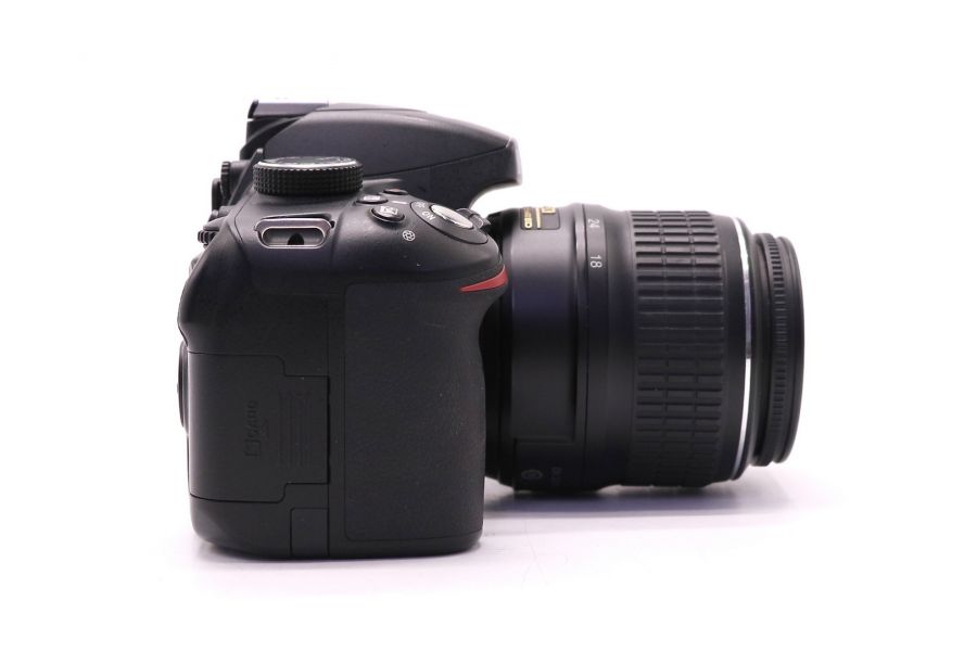 Nikon D3200 kit зеркальный (пробег 9250 кадров)