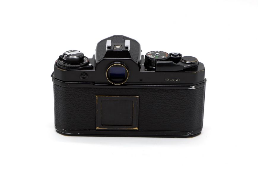 Nikon FE + 50mm f/1.8 (Japan, 1980)