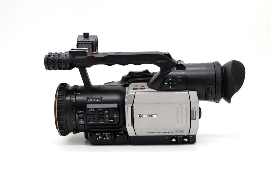 Видеокамера Panasonic AG-DVX100