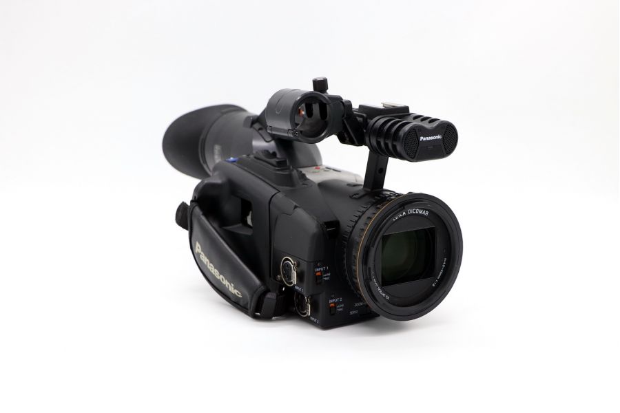 Видеокамера Panasonic AG-DVX100