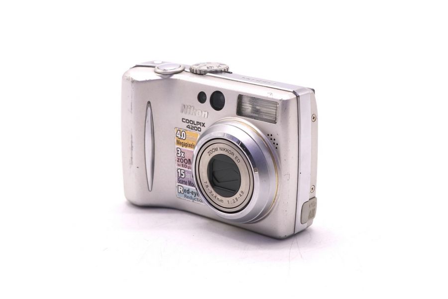 Фотокамера компактная Nikon Coolpix E4200 (China, 2004)