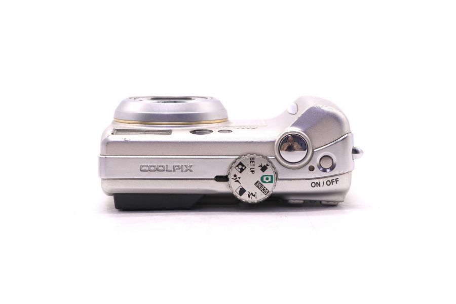 Фотокамера компактная Nikon Coolpix E4200 (China, 2004)