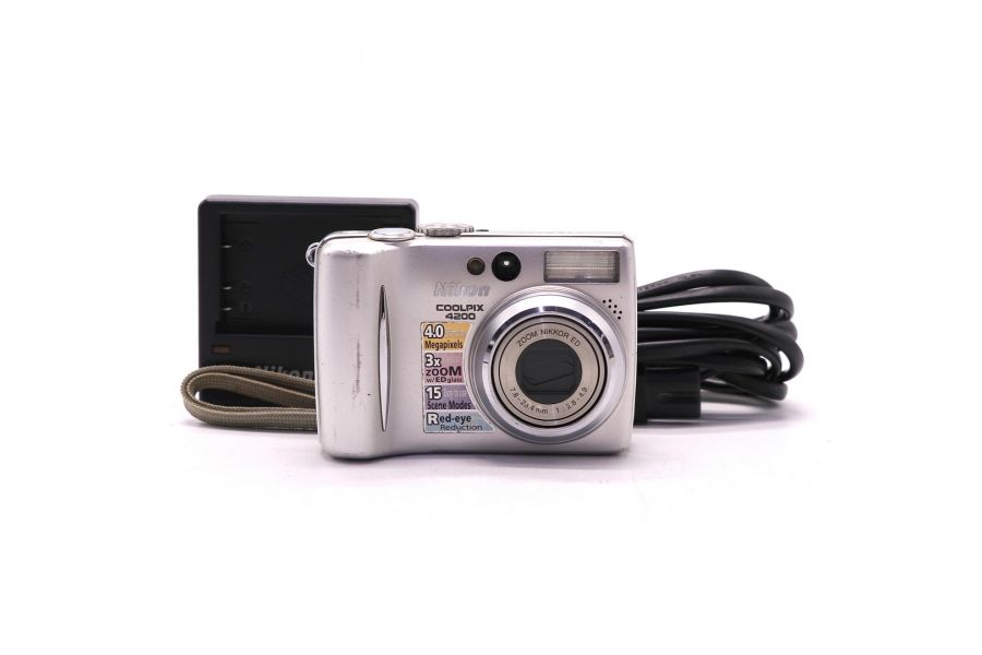 Фотокамера компактная Nikon Coolpix E4200 (China, 2004)