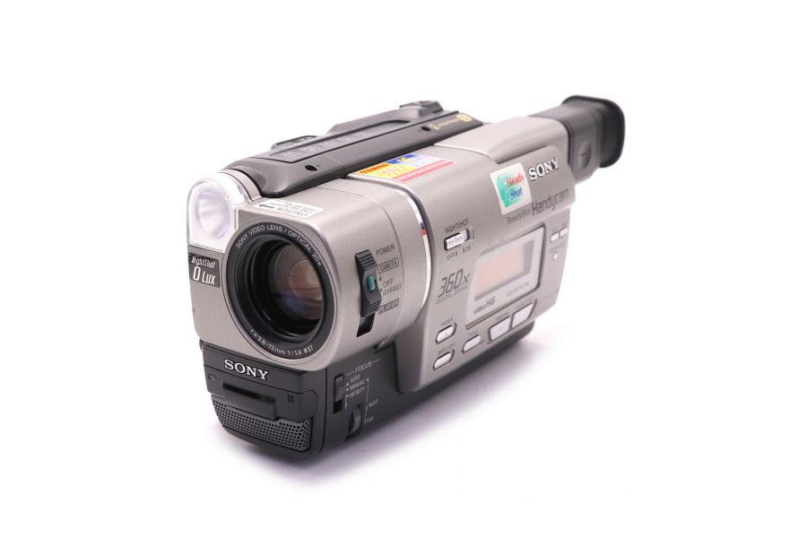 Видеокамера Sony CCD-TR717E