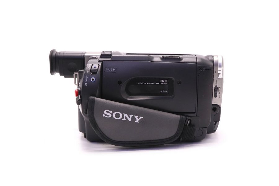 Видеокамера Sony CCD-TR717E