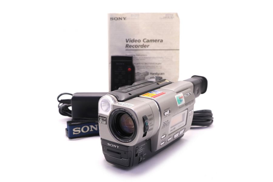 Видеокамера Sony CCD-TR717E