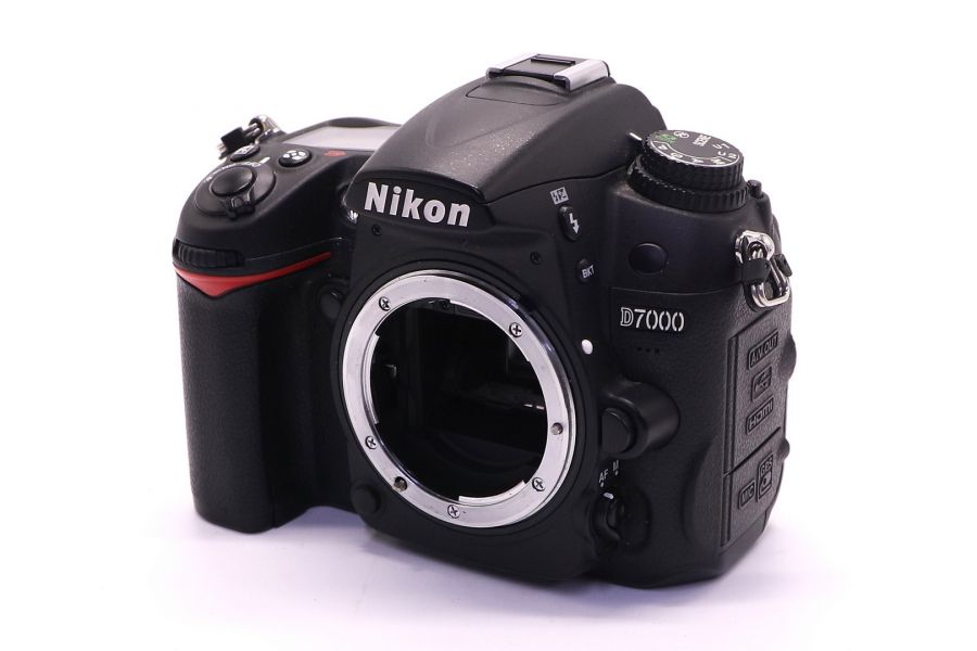 Nikon D7000 body в упаковке (пробег 8510 кадров)