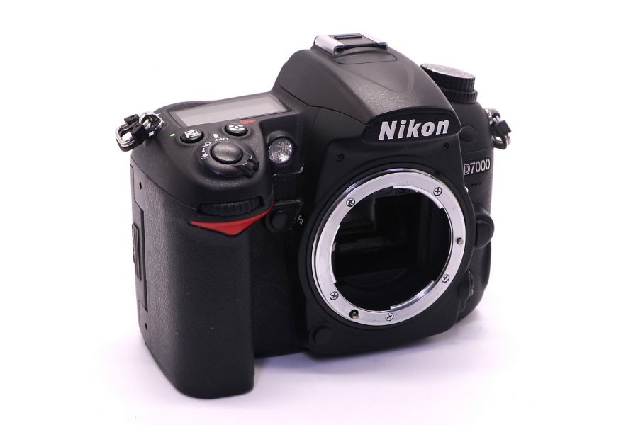 Nikon D7000 body в упаковке (пробег 8510 кадров)