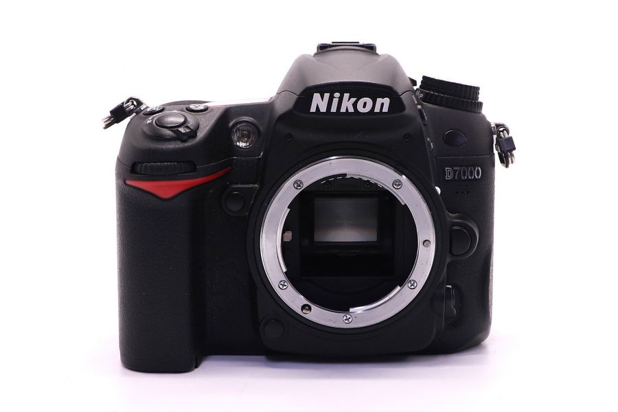 Nikon D7000 body в упаковке (пробег 8510 кадров)