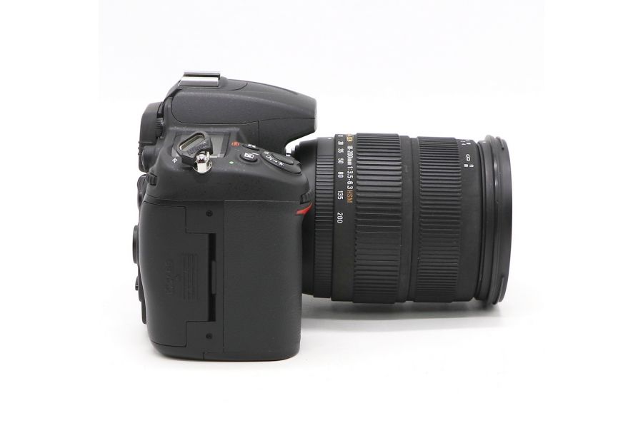 Nikon D7000 kit 18-200mm f/3.5-6.3 DC OS HSM