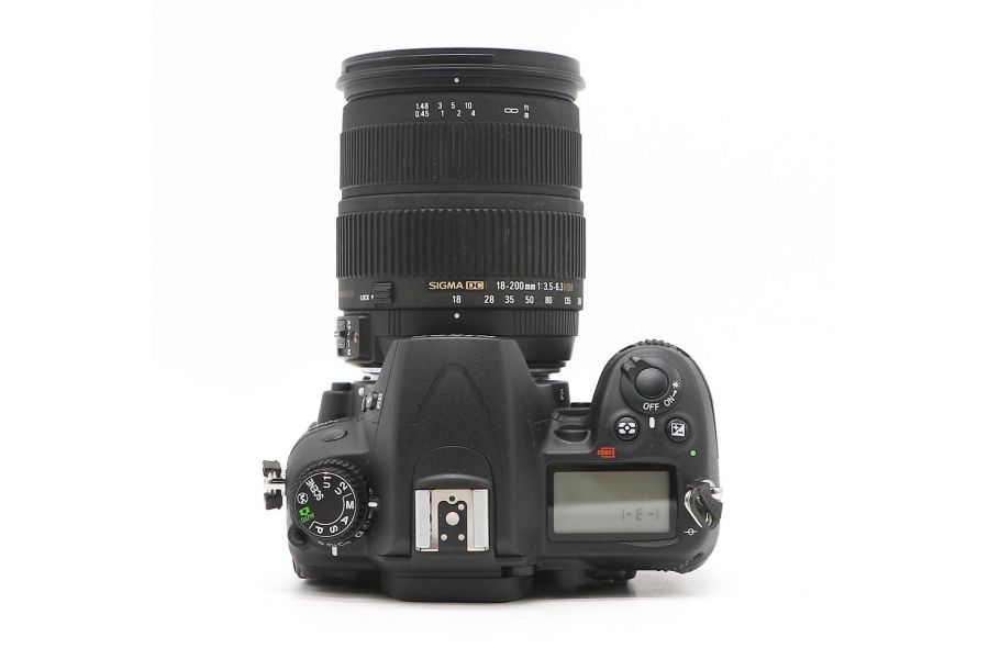 Nikon D7000 kit 18-200mm f/3.5-6.3 DC OS HSM