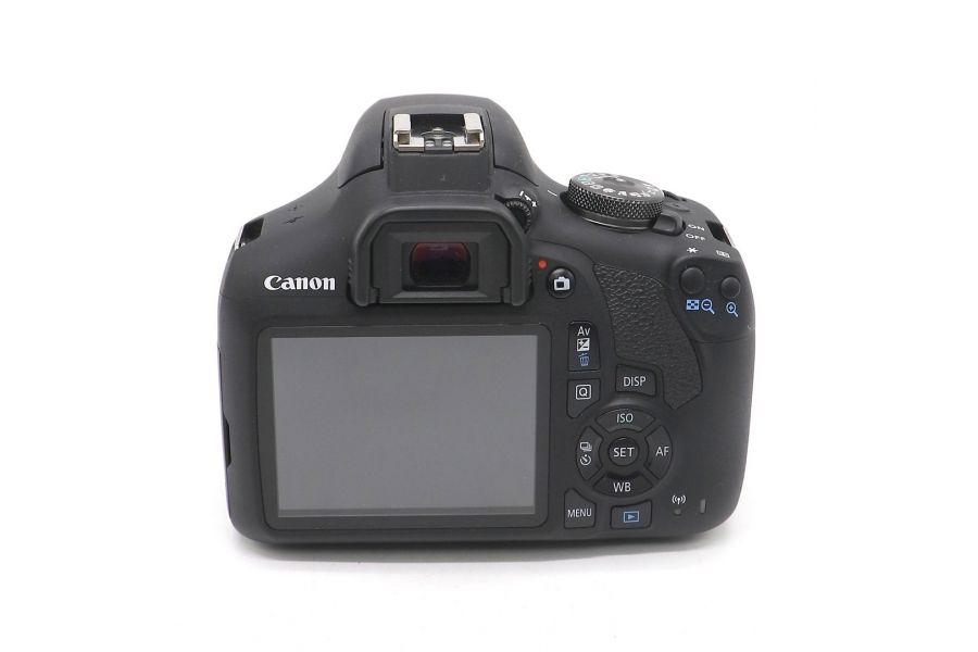 Canon EOS 2000D kit в упаковке (пробег 4180 кадров)