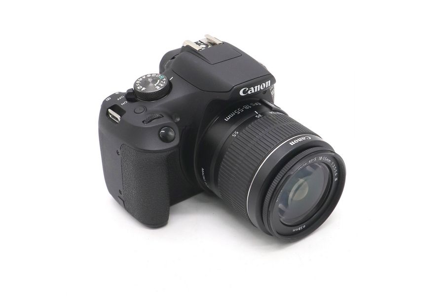 Canon EOS 2000D kit в упаковке (пробег 4180 кадров)