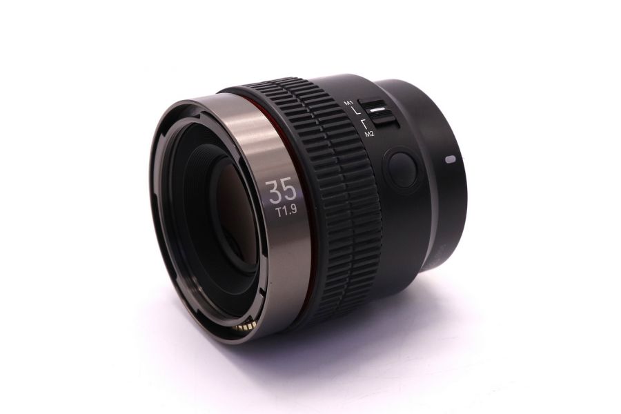 Samyang V-AF 35mm T1.9 Sony FE в упаковке