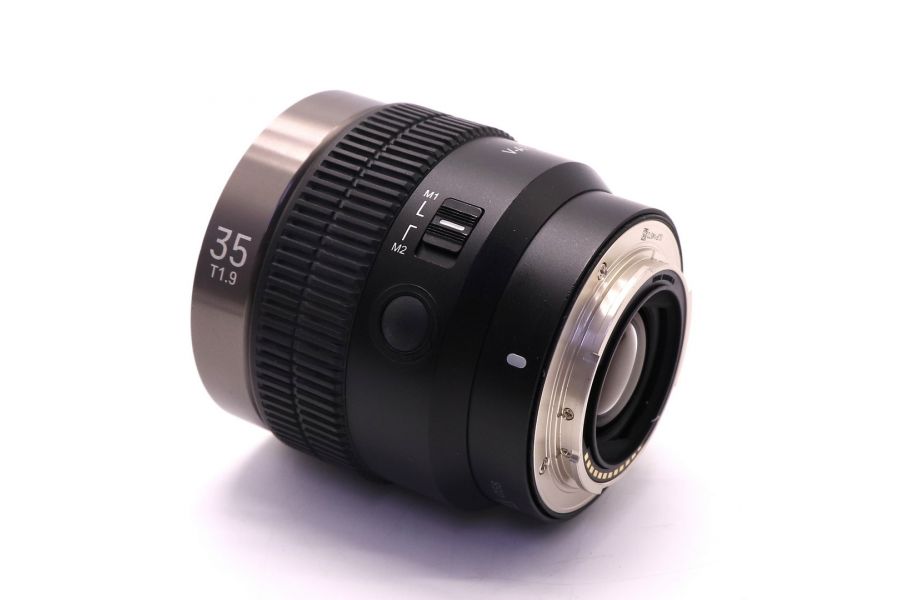 Samyang V-AF 35mm T1.9 Sony FE в упаковке