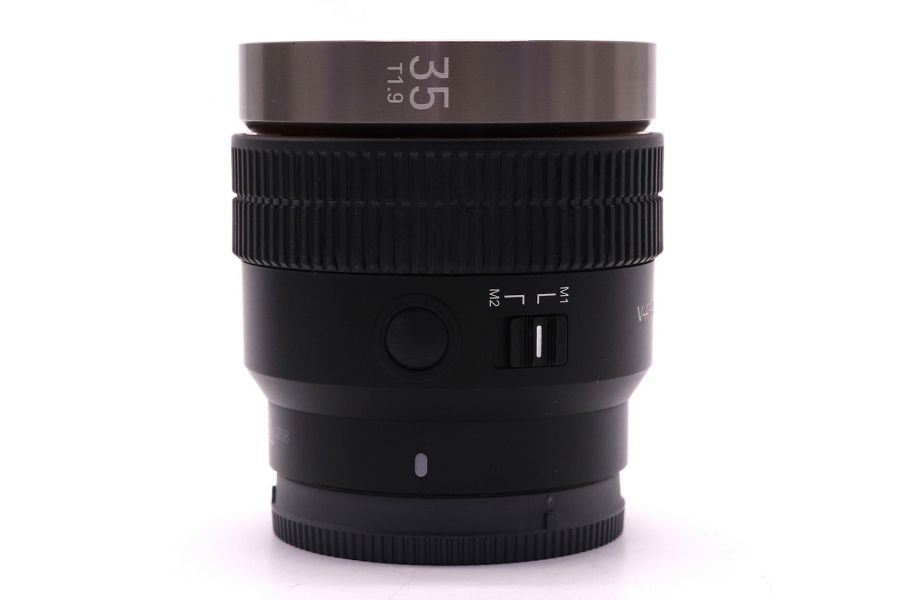 Samyang V-AF 35mm T1.9 Sony FE в упаковке