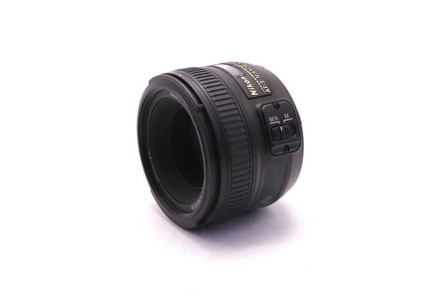 Объектив Nikon 50mm f/1.8G AF-S Nikkor в упаковке