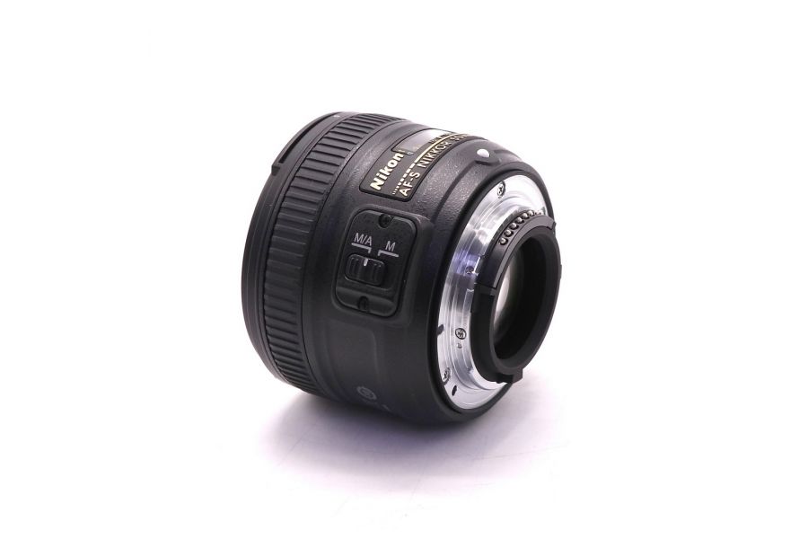 Объектив Nikon 50mm f/1.8G AF-S Nikkor в упаковке