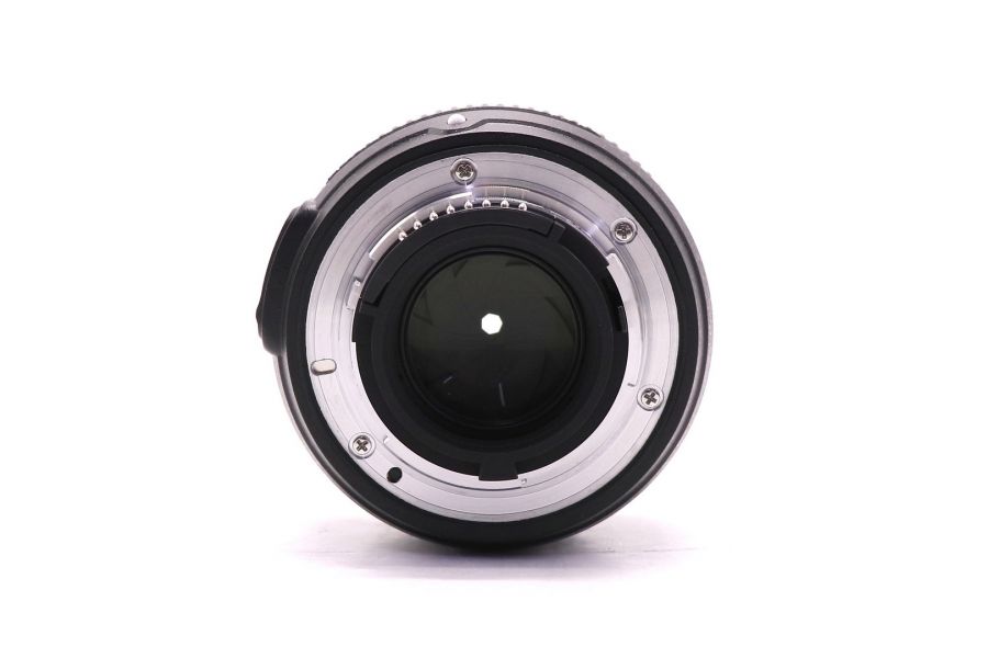 Объектив Nikon 50mm f/1.8G AF-S Nikkor в упаковке